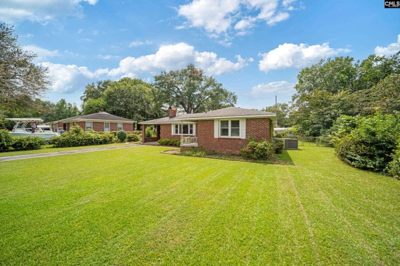 Property image 2 of 2314 Baxter Street in Broad Acres, Cayce, SC 29033