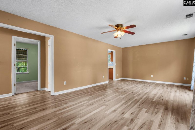 Property image 4 of 154 Stonewood Drive in Stonewood, West Columbia, SC 29170