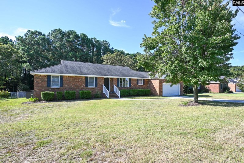 Property image 2 of 233 Fox Lake Drive in Fox Crossing, West Columbia, SC 29170