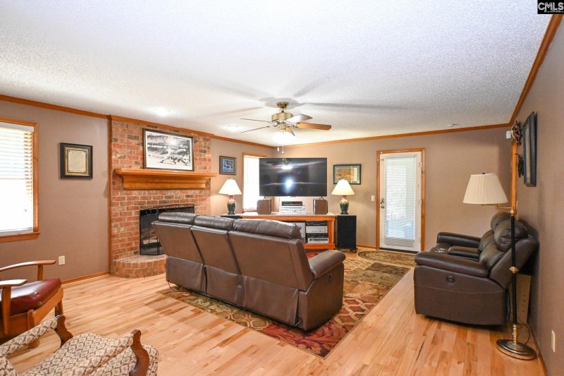 Property image 3 of 233 Fox Lake Drive in Fox Crossing, West Columbia, SC 29170