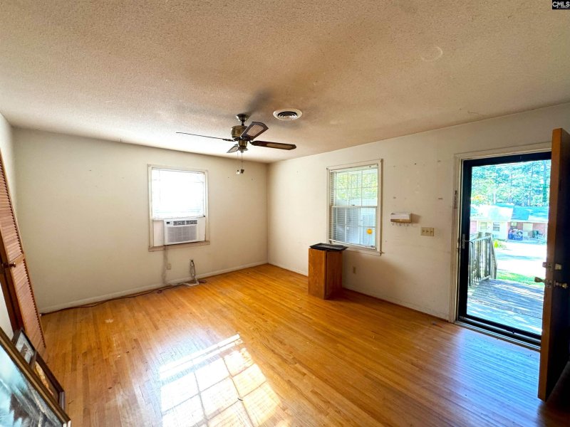 Property image 3 of 1120 Roselle Drive in Mandel Park, Columbia, SC 29210