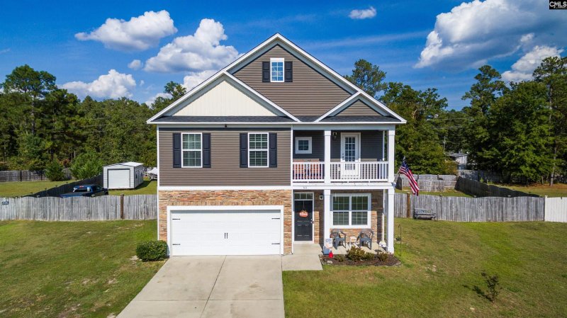 Longview, Elgin Community