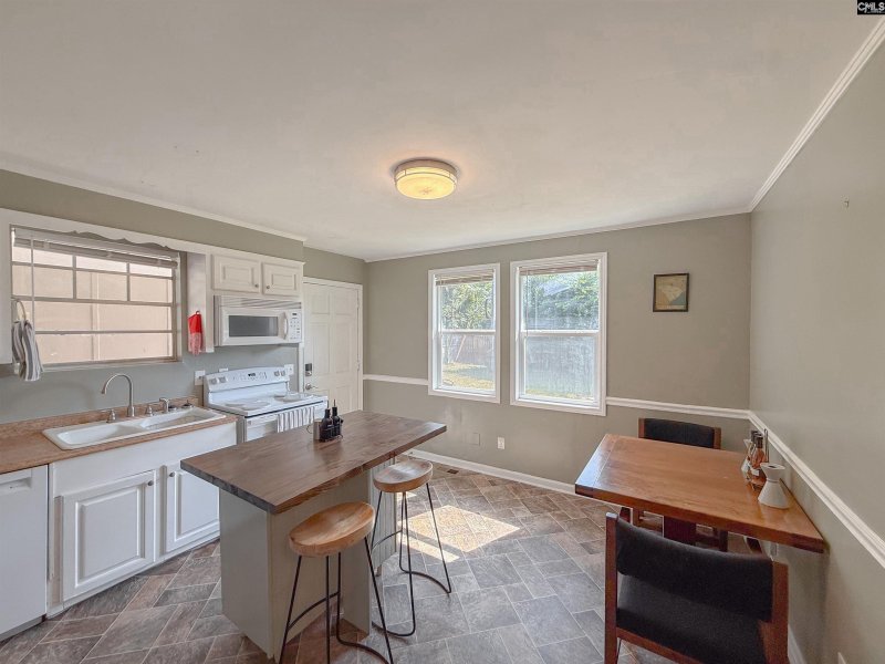 Property image 5 of 170 Parkwood Drive in Parkwood, West Columbia, SC 29170-1524