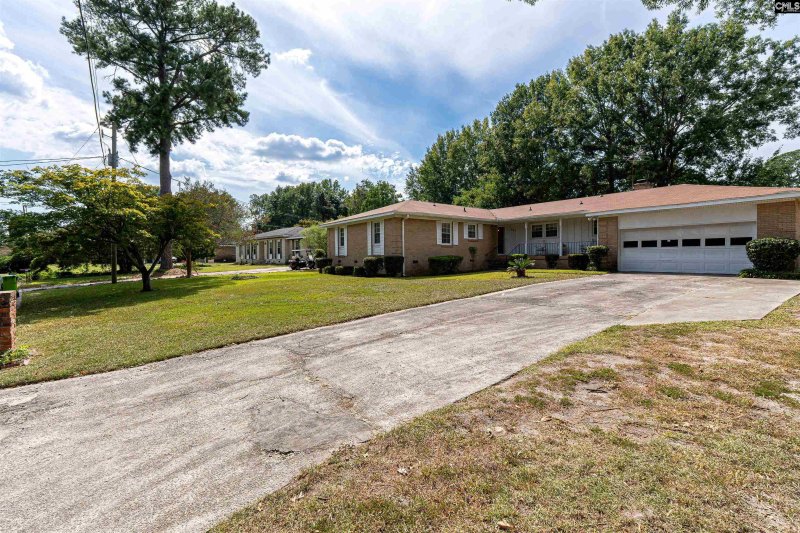 Property image 2 of 821 Walters Lane in Knollwood, Columbia, SC 29209