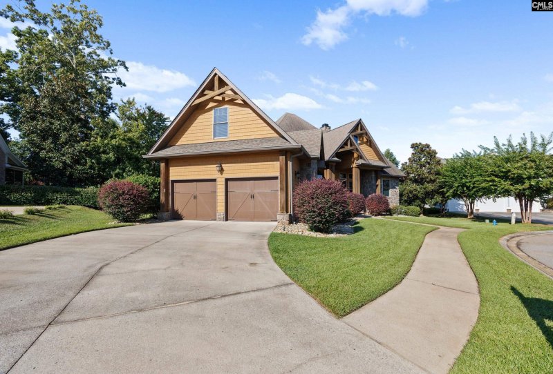 Property image 3 of 109 Cherokee Isle Court in Cherokee Shores, Lexington, SC 29072