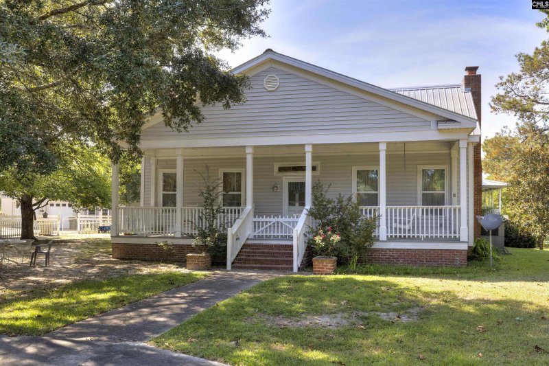 Eastover, Eastover Community