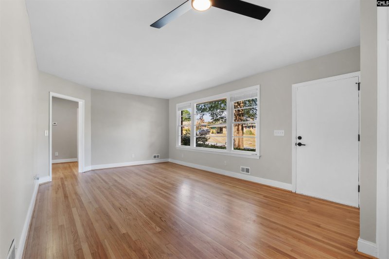 Property image 5 of 1041 Indigo Avenue in The Avenues, Cayce, SC 29033