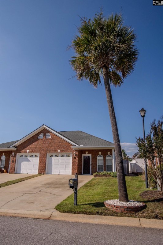 33 Crescent Moon Court