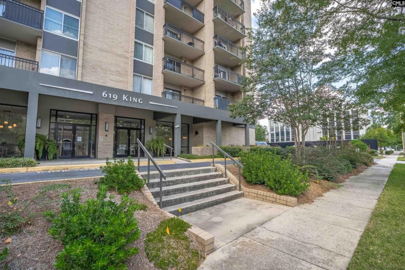 Property image 2 of 619 King Street 702 in Hermitage, Columbia, SC 29205