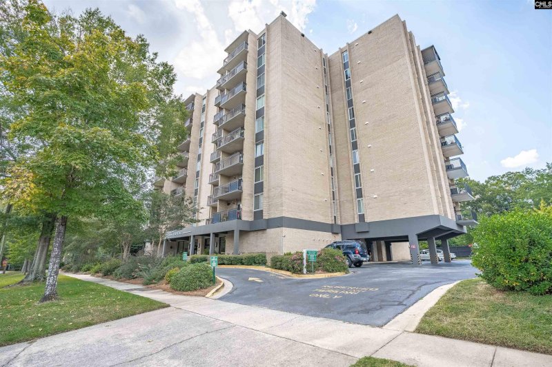 Property image 3 of 619 King Street 702 in Hermitage, Columbia, SC 29205