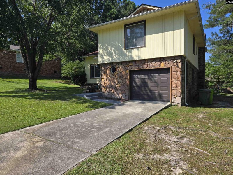 Property image 2 of 116 Folkstone Road in Folkestone, Columbia, SC 29223