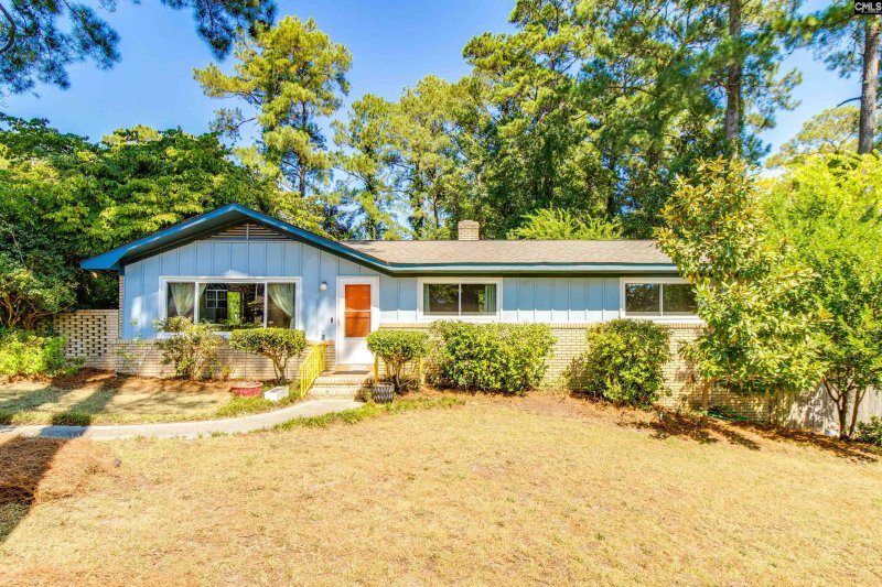 Springwood Lakes, Columbia Community