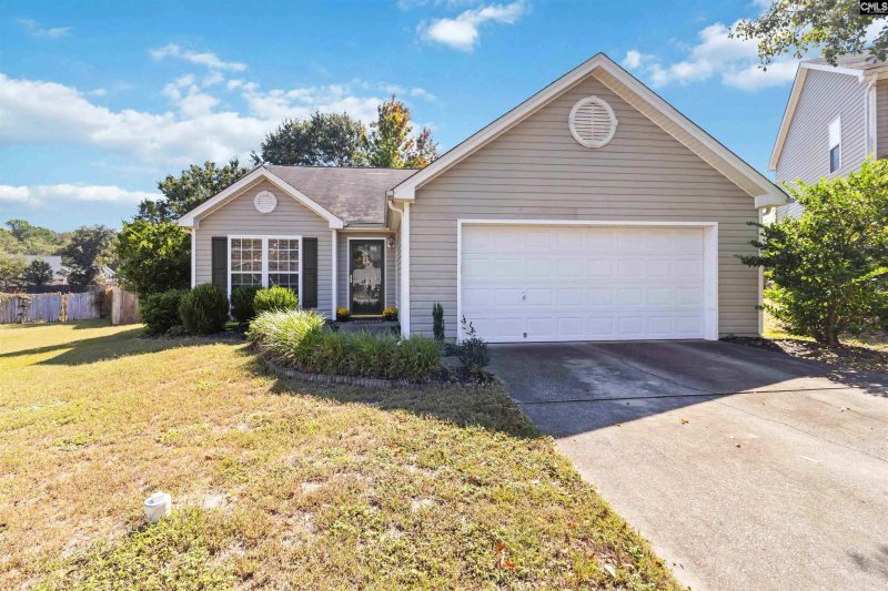 Property image 3 of 140 Hobden Court in Maple Grove, Lexington, SC 29073