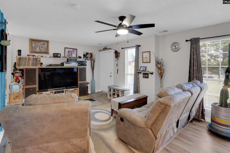 Property image 3 of 190 Stonewood Drive in Stonewood, West Columbia, SC 29170