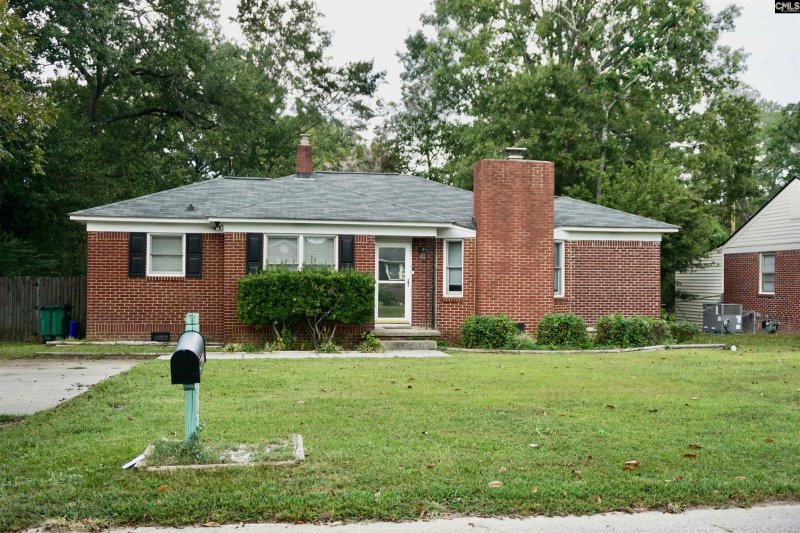 Property image 2 of 1512 Summerland Drive in Broad Acres, Cayce, SC 29033-2821