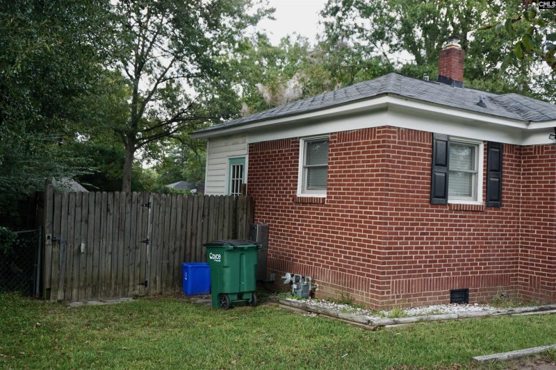 Property image 5 of 1512 Summerland Drive in Broad Acres, Cayce, SC 29033-2821