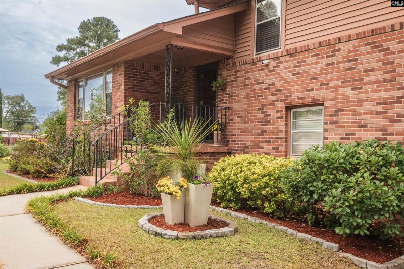 Property image 2 of 1557 S Beltline Boulevard in Rosewood, Columbia, SC 29205