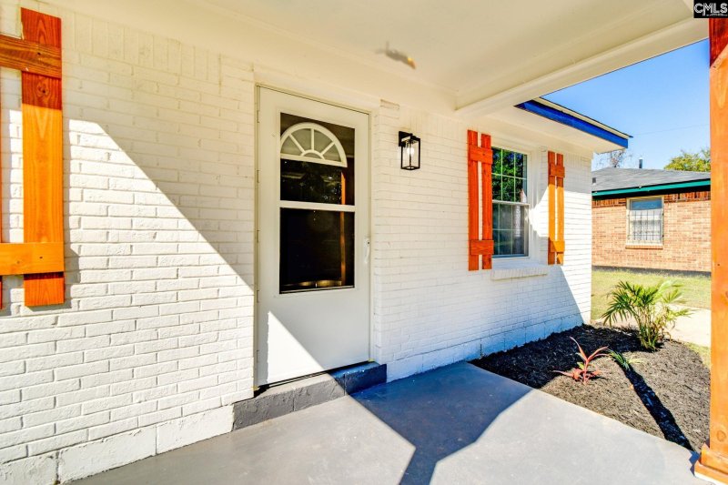 Property image 4 of 901 Slash Pine Lane in Pine Forest, Columbia, SC 29203