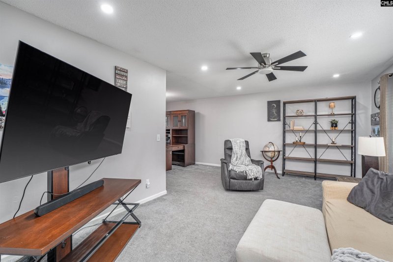 Property image 5 of 916 Mohegan Trail in Saluda River Estates, West Columbia, SC 29169