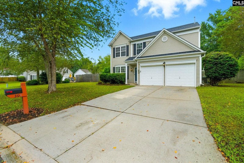 Property image 2 of 301 Cobbleview Drive in Maple Spring Farm, Lexington, SC 29072