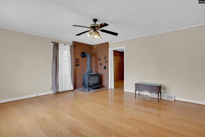 Property image 3 of 3004 Hilldale Road in Springdale, West Columbia, SC 29170