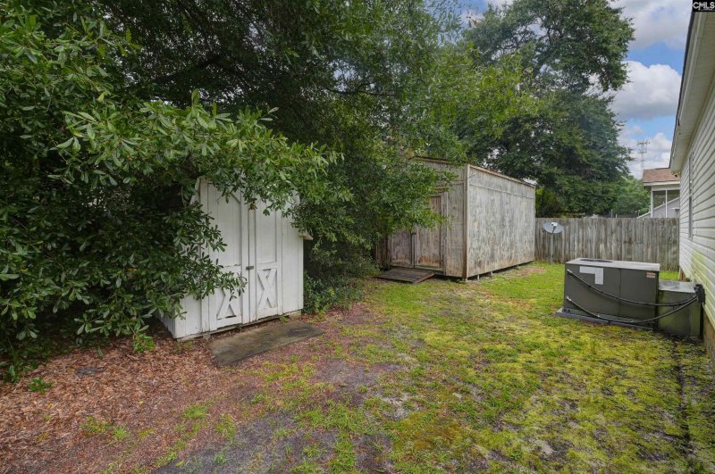 Property image 4 of 332 Montclaire Lane in Montclaire, West Columbia, SC 29170