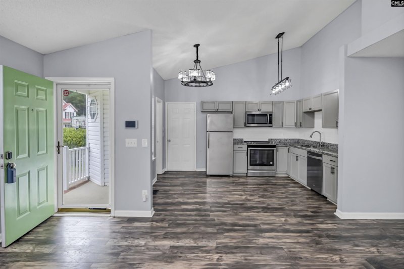 Property image 5 of 332 Montclaire Lane in Montclaire, West Columbia, SC 29170