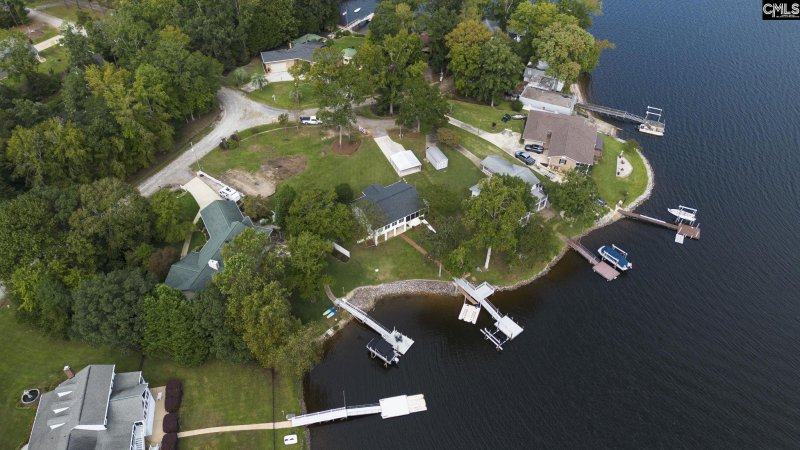 Saluda Shores, Leesville Community