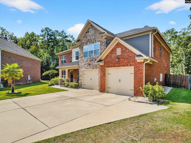 Property image 4 of 660 Stoneywater Court in Forest Creek, Elgin, SC 29045