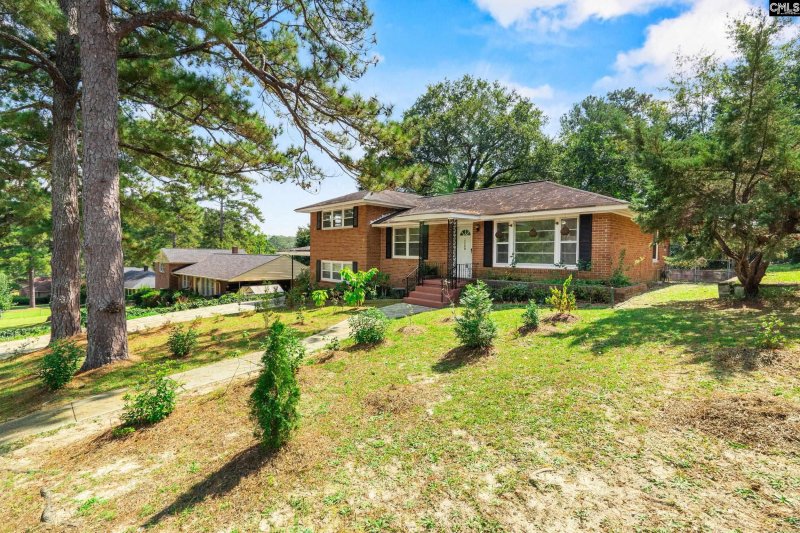 Bradley, Columbia Community