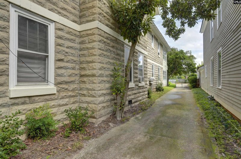 Property image 5 of 2210 Lincoln Street in Elmwood, Columbia, SC 29201-2010