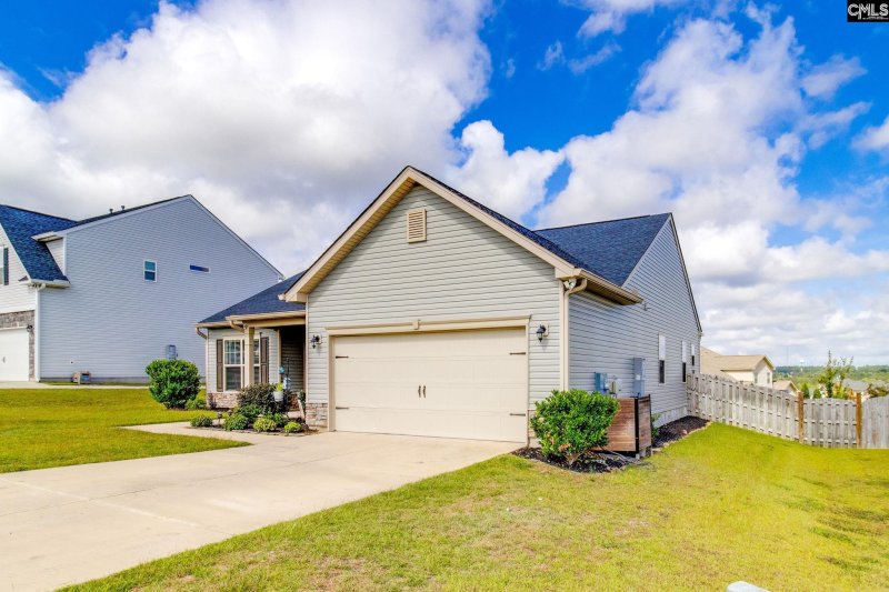 Property image 2 of 1429 Coral Berry Drive in Ridge At Longview, Lexington, SC 29072