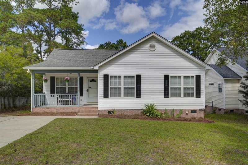 Regency Square, Lexington Community