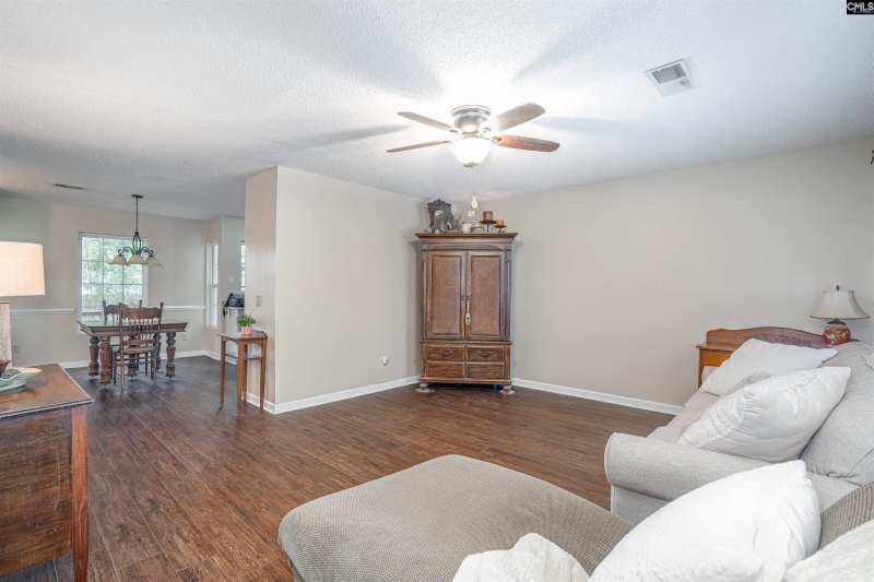 Property image 5 of 222 Montclaire Circle in Montclaire, West Columbia, SC 29170