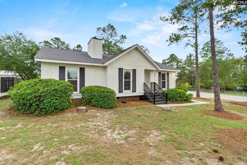 Property image 2 of 400 Ferncliffe Road in Briarcliffe Estates, Elgin, SC 29045