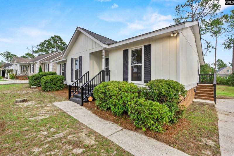 Property image 3 of 400 Ferncliffe Road in Briarcliffe Estates, Elgin, SC 29045