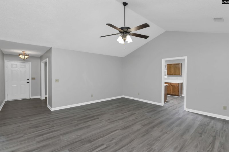 Property image 5 of 331 Three Oaks Drive in Garden Pond, Lexington, SC 29073