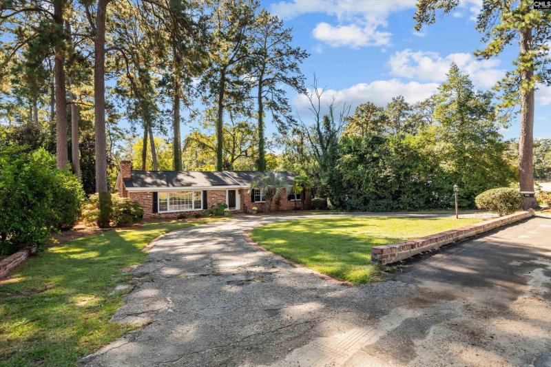 Property image 2 of 204 Pinebrook Road in Forest Lake Estates, Columbia, SC 29206