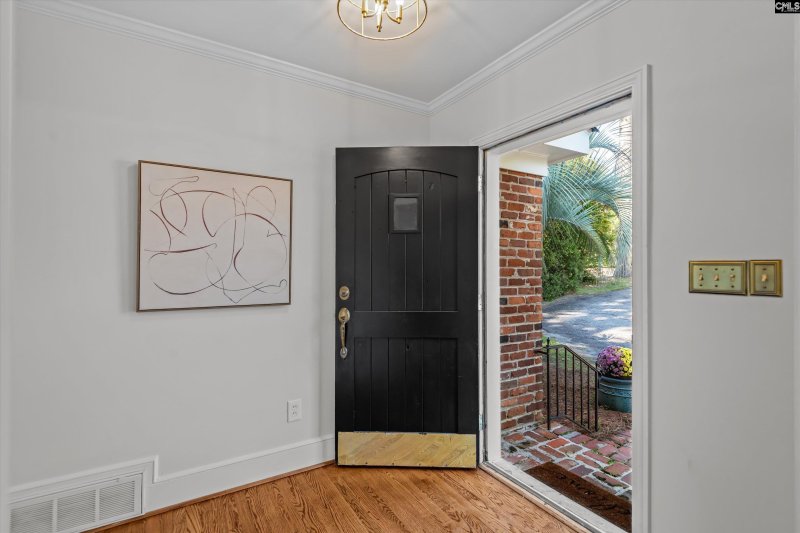 Property image 4 of 204 Pinebrook Road in Forest Lake Estates, Columbia, SC 29206