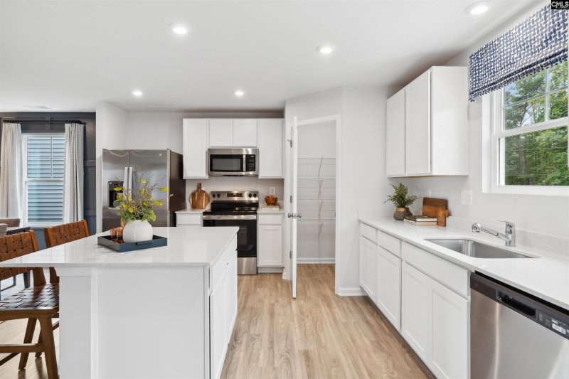 Property image 4 of 140 Kingfield Drive in Chestnut Ridge North, Hopkins, SC 29061