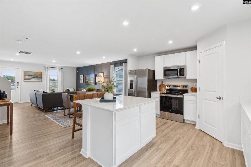 Property image 5 of 140 Kingfield Drive in Chestnut Ridge North, Hopkins, SC 29061