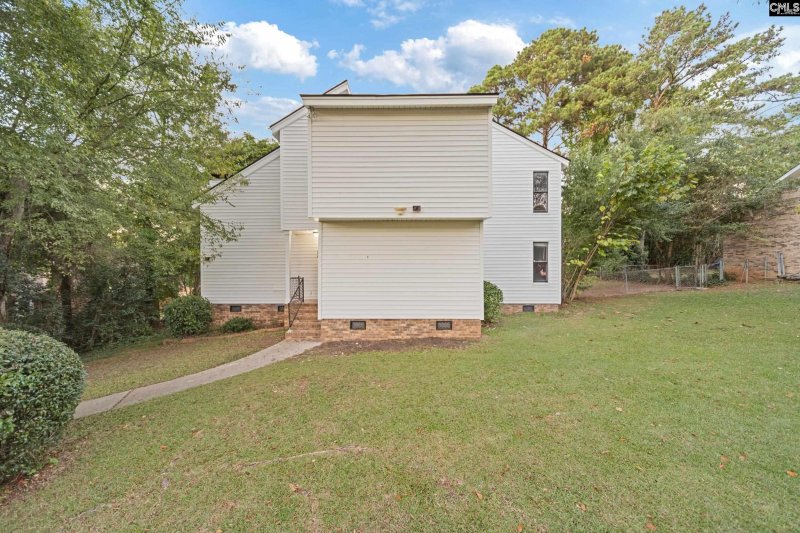 Property image 3 of 1420 S Woodstream Road in Murraywood, Columbia, SC 29212