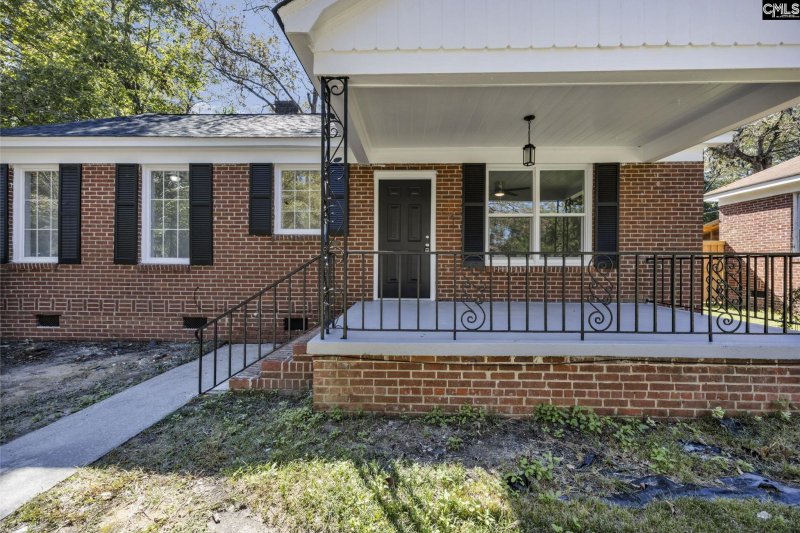 Property image 2 of 2330 Laurie Street in Broad Acres, Cayce, SC 29033-2511