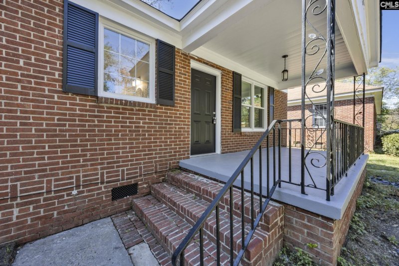 Property image 3 of 2330 Laurie Street in Broad Acres, Cayce, SC 29033-2511