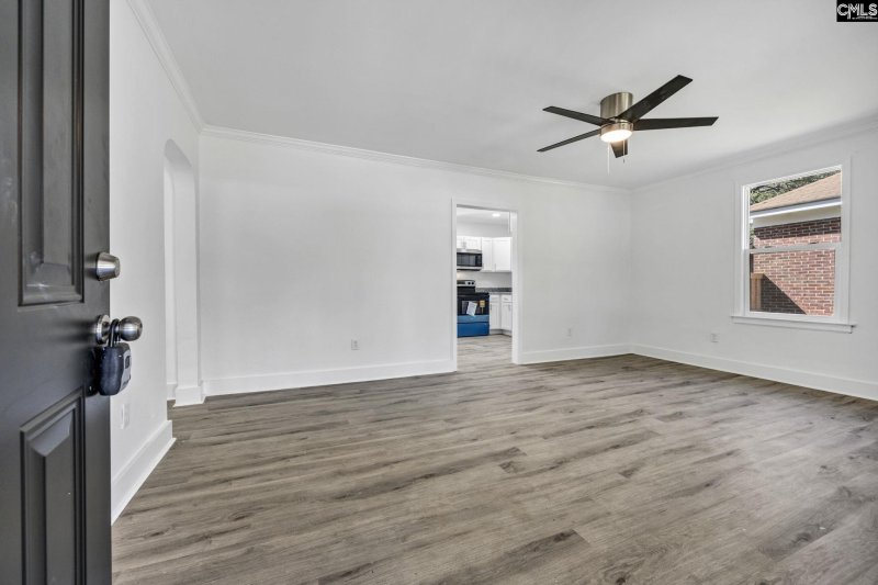 Property image 4 of 2330 Laurie Street in Broad Acres, Cayce, SC 29033-2511