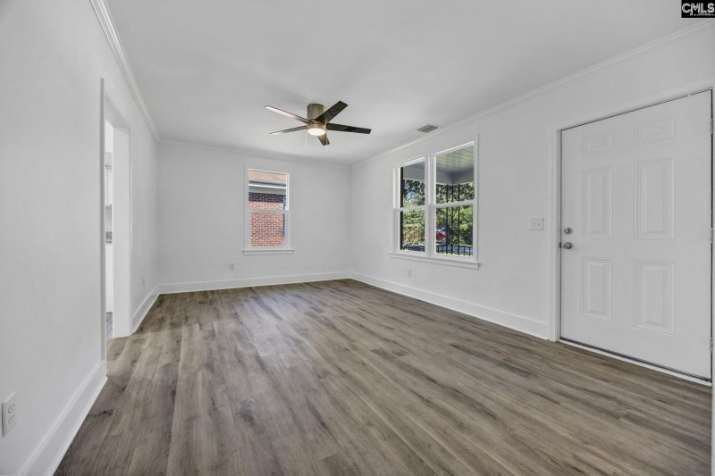 Property image 5 of 2330 Laurie Street in Broad Acres, Cayce, SC 29033-2511