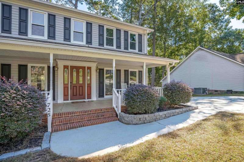 Property image 2 of 725 Mallard Lakes Drive in Mallard Hills, Lexington, SC 29072