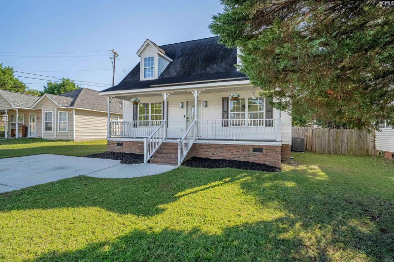 Property image 3 of 305 Montclaire Lane in Montclaire, West Columbia, SC 29170