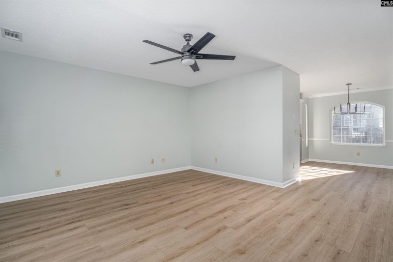 Property image 5 of 305 Montclaire Lane in Montclaire, West Columbia, SC 29170