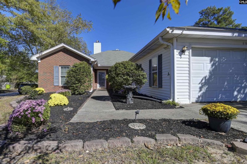Property image 3 of 201 Twin Oaks Lane in Reflections, Columbia, SC 29209